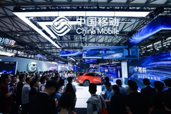 长盈策略 打卡信息消费“新三样”，中国移动在上海MWC带来AI科技矩阵