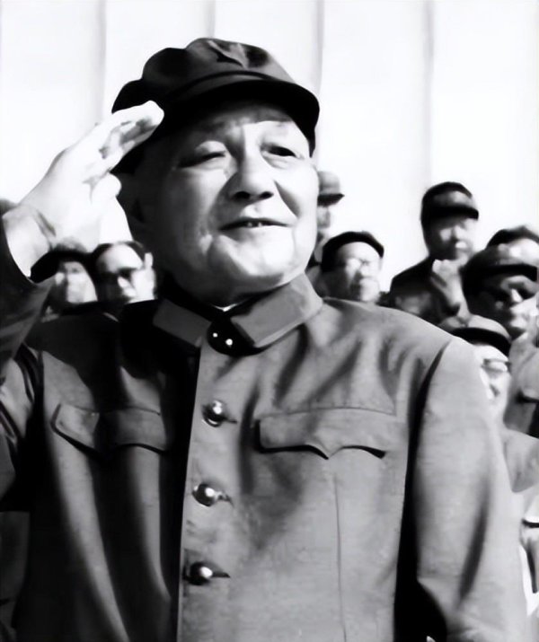 瑞和网  64年邓小平视察工厂，认出一妇女后问：这5年你隐姓埋名过得如何